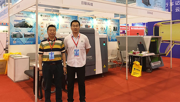 日聯科技智能云應用X光安檢技術凸顯成都安防展創(chuàng)新趨勢