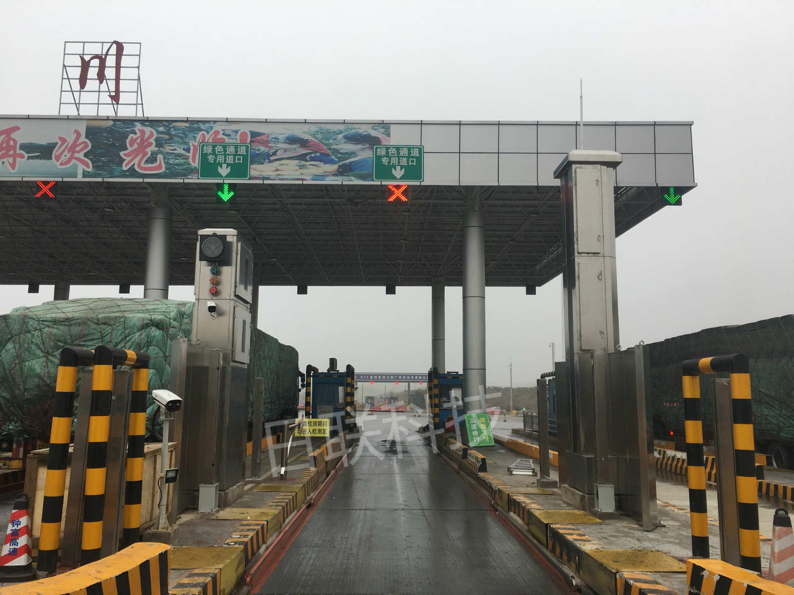 高速公路“綠色通道”=“逃費通道”？ ——X光車輛檢查系統(tǒng)捍衛(wèi)政策初心
